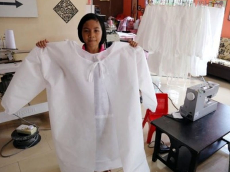 【停課不停織】9歲女童愛心滿瀉　為醫護縫130件保護衣